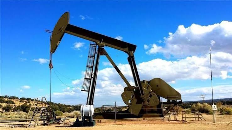 Oil Hits $100 as US-Iran Conflict and Houthi Strikes Threaten Global Supply