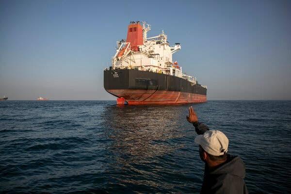 Iran Offers to Reopen Strait of Hormuz Within 7 Days as Houthis Advance in Yemen